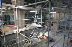 Fertigstellung der Putzerarbeiten in der Stadtpfarrkirche (Foto: Karl-Franz Thiede)